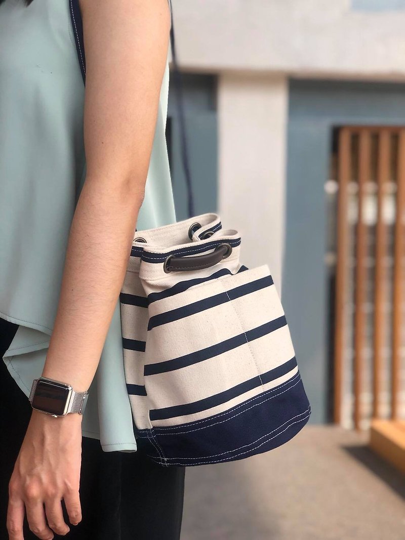 Mini Navy Stripe Canvas Bucket Bag with strap /Leather Handles /Daily use - กระเป๋าถือ - ผ้าฝ้าย/ผ้าลินิน สีน้ำเงิน