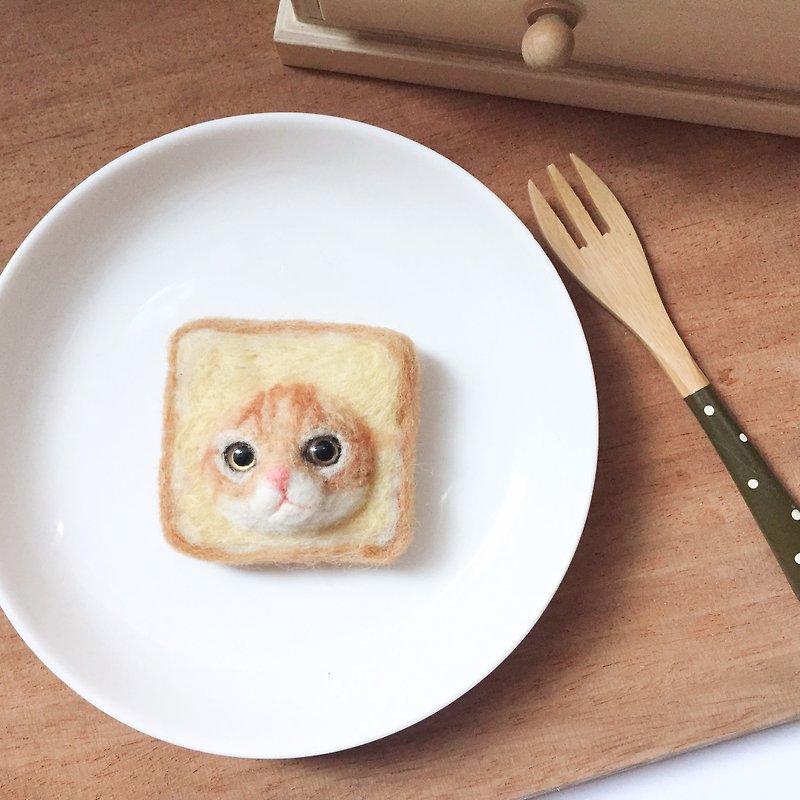 Mikan Toast - Cat toast brooch - Brooches - Wool Orange