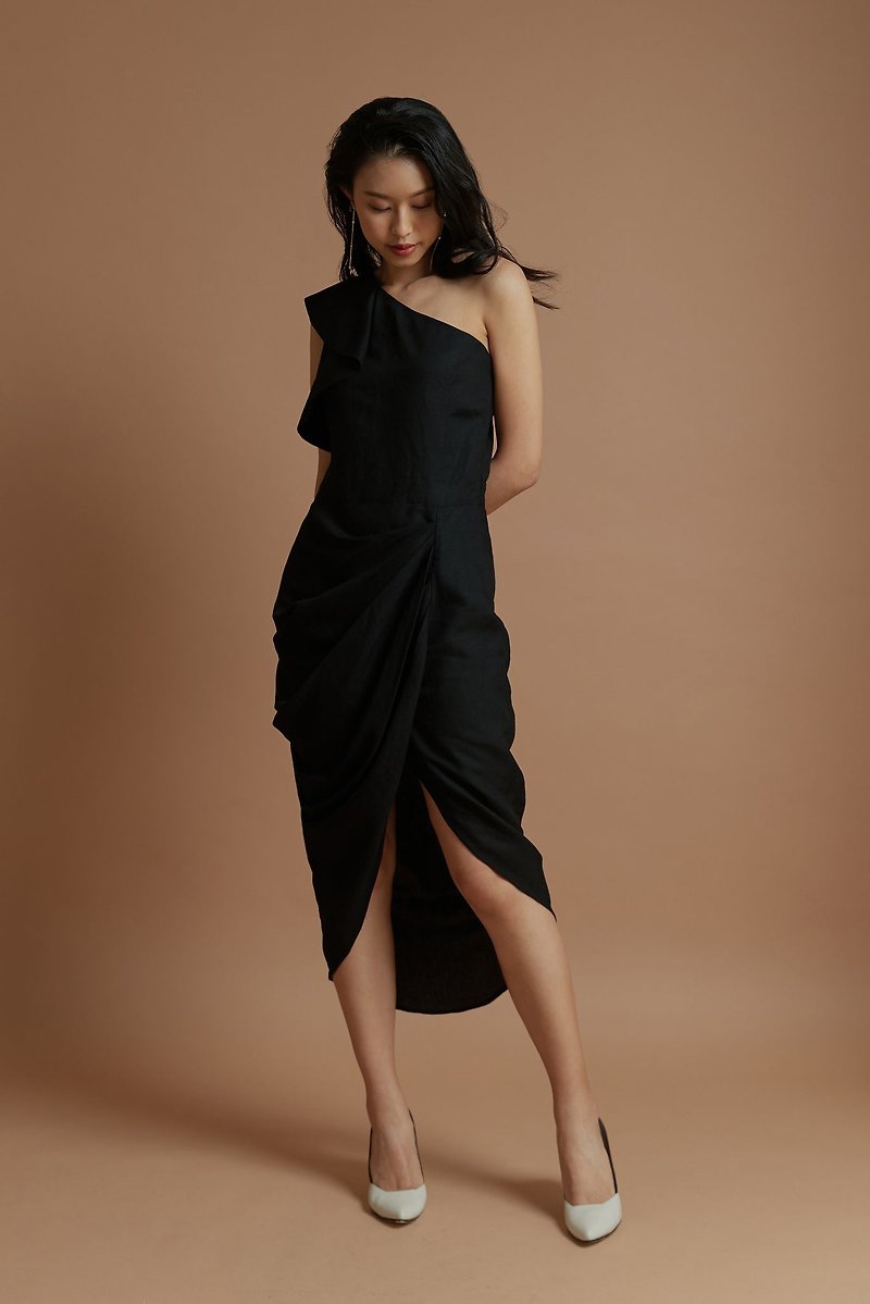 カスタマイズされたシリーズ-傾斜した肩のつぼみのドレス（ブラック） - ドレス - コットン・麻 ブラック