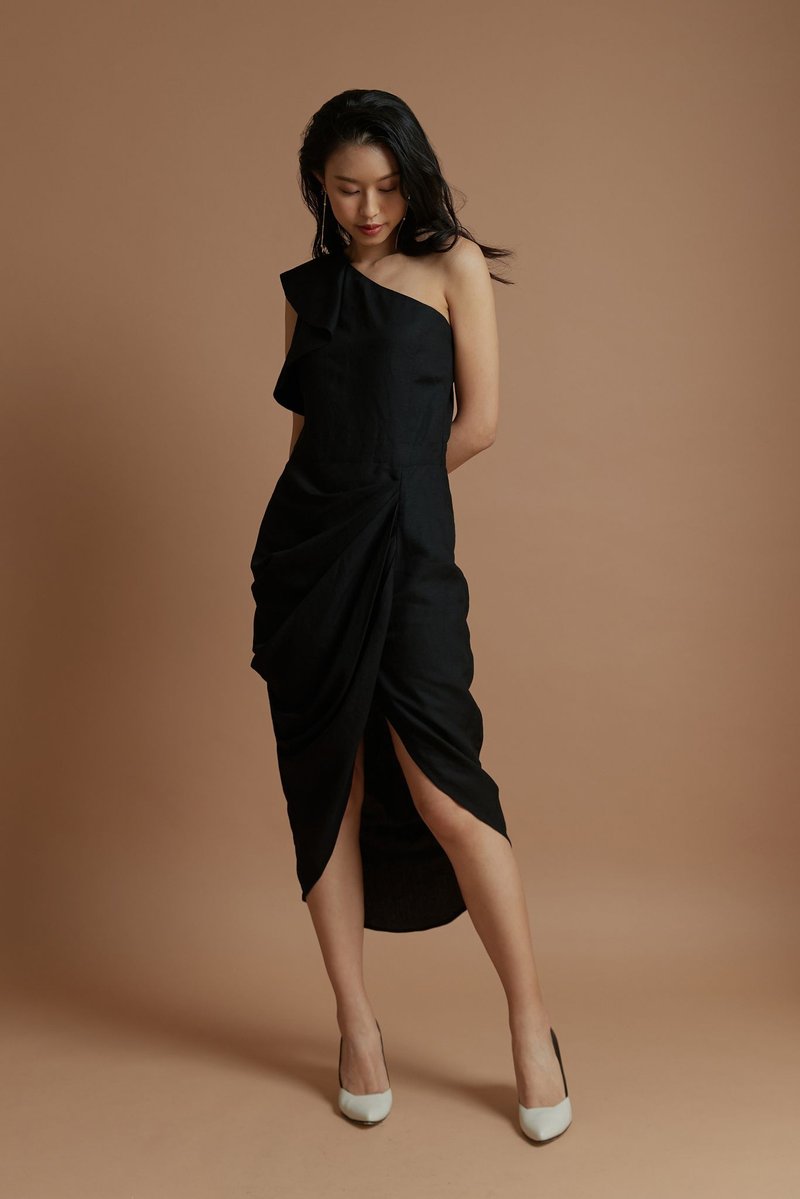 Customized Series - Slanted Shoulder Bud Dress (Black) - ชุดราตรี - ผ้าฝ้าย/ผ้าลินิน สีดำ
