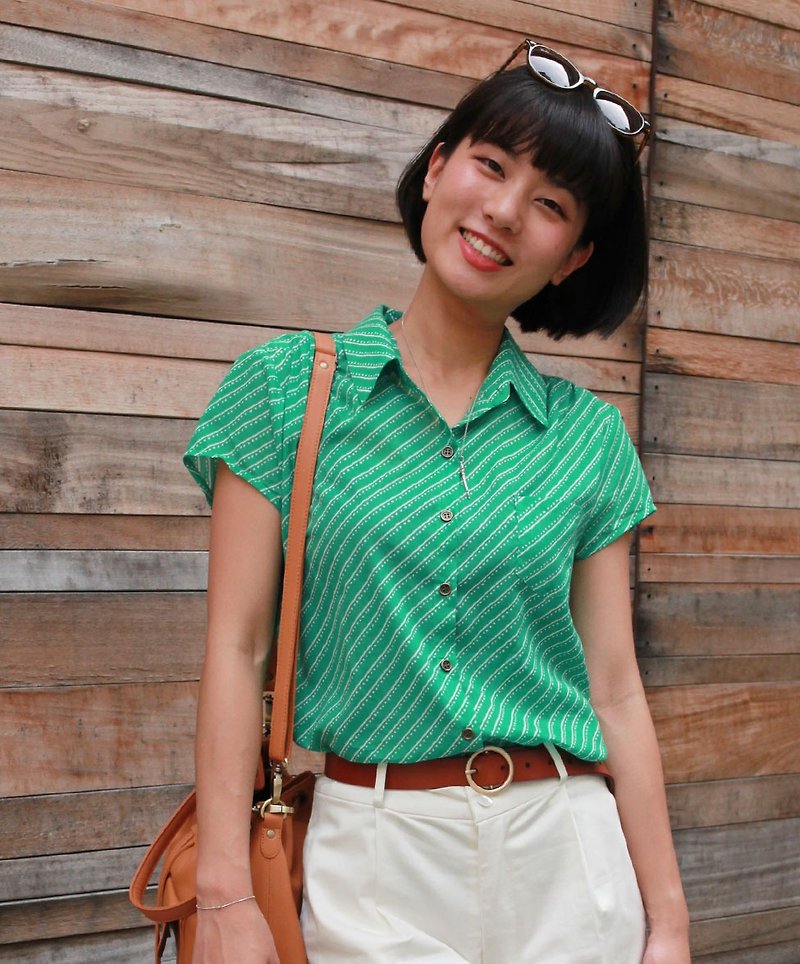 GT watermelon little pointed collar short sleeve shirt - เสื้อเชิ้ตผู้หญิง - ผ้าฝ้าย/ผ้าลินิน สีเขียว