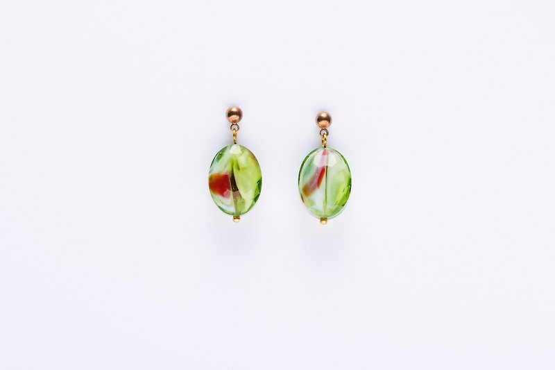 A touch of red pear earrings - ต่างหู - กระจกลาย สีเขียว