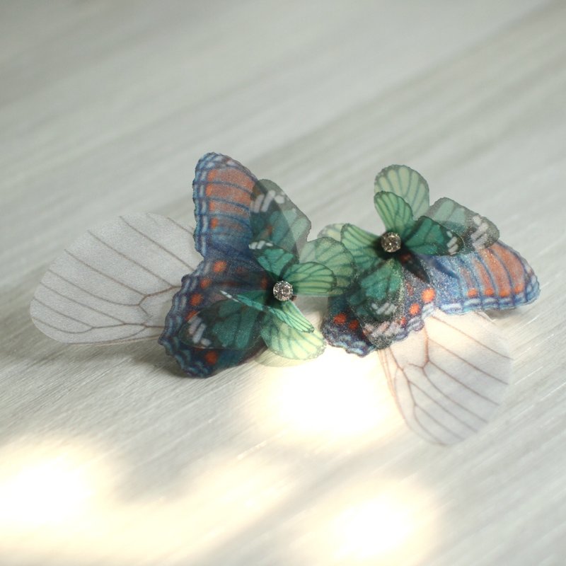 A pair of butterfly tulle earrings & rhinestone 925 silver ear pin pierced or clip-on earring - Earrings & Clip-ons - Silk Green