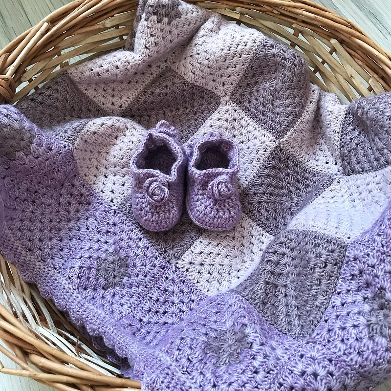 Knit baby blanket and baby booties, Baby gift set, Crochet baby blanket - ของขวัญวันครบรอบ - ผ้าฝ้าย/ผ้าลินิน สีม่วง