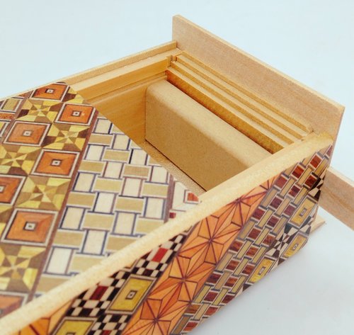 27回仕掛け4寸秘密箱 伝統小寄木 からくりパズル箱 箱根寄木細工