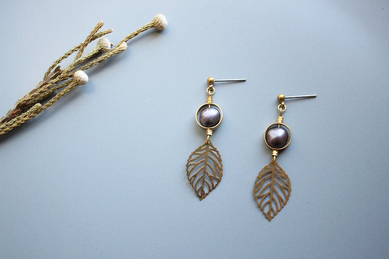 Foliage - earring  clip-on earring - Earrings & Clip-ons - Pearl Black