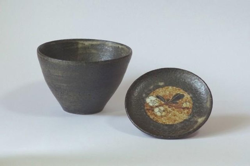 Bowl with a lid (cover picture Kingin'irodori Tachibana flower) - Bowls - Pottery 