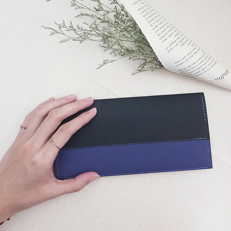 Blue x Black Washed Kraft Paper Clip Contrast Color Long Clip Wallet - กระเป๋าสตางค์ - กระดาษ สีน้ำเงิน