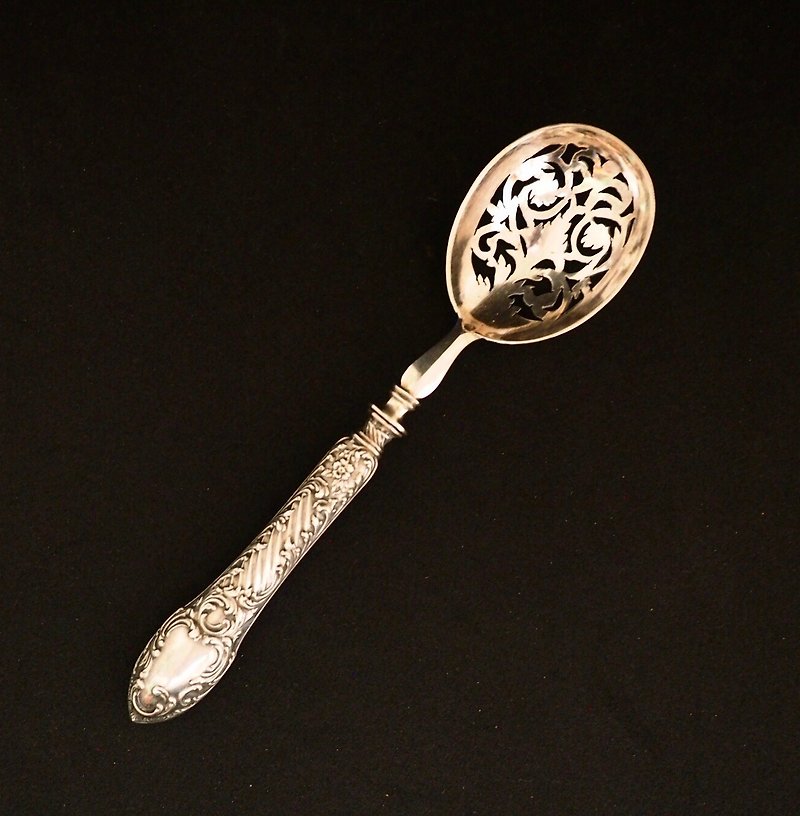 Very beautiful tableware crafts series German antique sterling silver carved sugar spoon / filter teaspoon - Cutlery & Flatware - Sterling Silver 