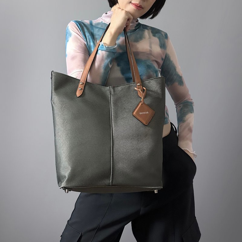 กระเป๋าทรงtote หนังวัวแท้ผสมผ้า รุ่นLeaf สี Smoke Green - กระเป๋าถือ - วัสดุอื่นๆ สีเขียว