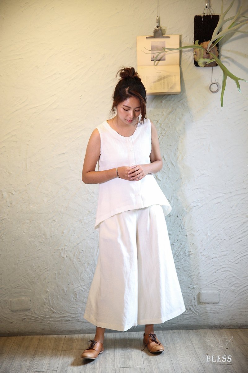 Sleeveless top with short front and long back in natural pure linen fabric - เสื้อผู้หญิง - ผ้าฝ้าย/ผ้าลินิน 