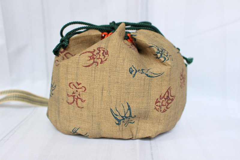 Washi paper Bag Lsize Round Drawstring Bag Kumadori of Kabuki pattern - กระเป๋าแมสเซนเจอร์ - กระดาษ สีนำ้ตาล