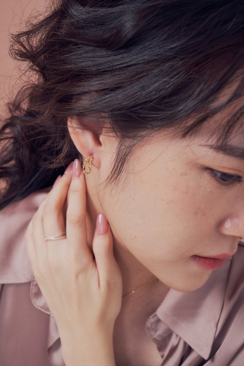 Wavy Sterling Silver Earrings/Earrings/Golden Earrings/Sterling Silver/Light Jewelry - ต่างหู - เงินแท้ 