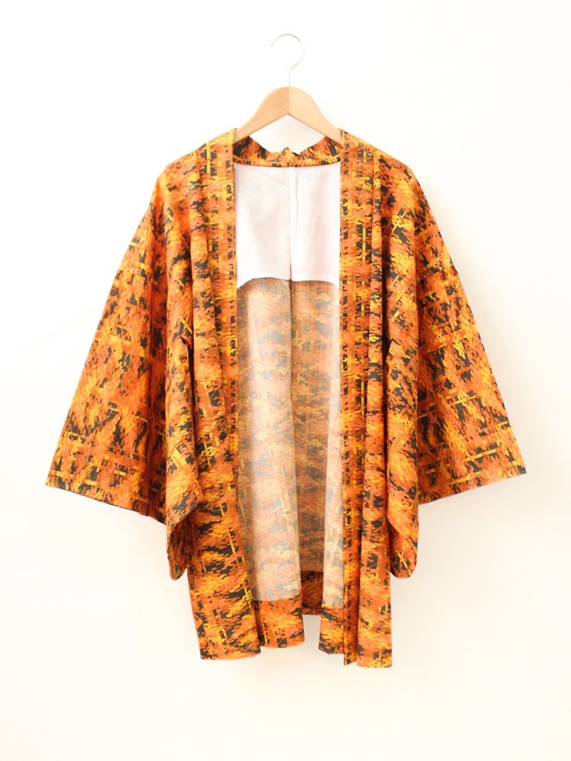 Vintage Japanese made orange night maple leaf and wind print vintage feather kimono jacket blouse cardigan Kimono - เสื้อแจ็คเก็ต - เส้นใยสังเคราะห์ สีส้ม