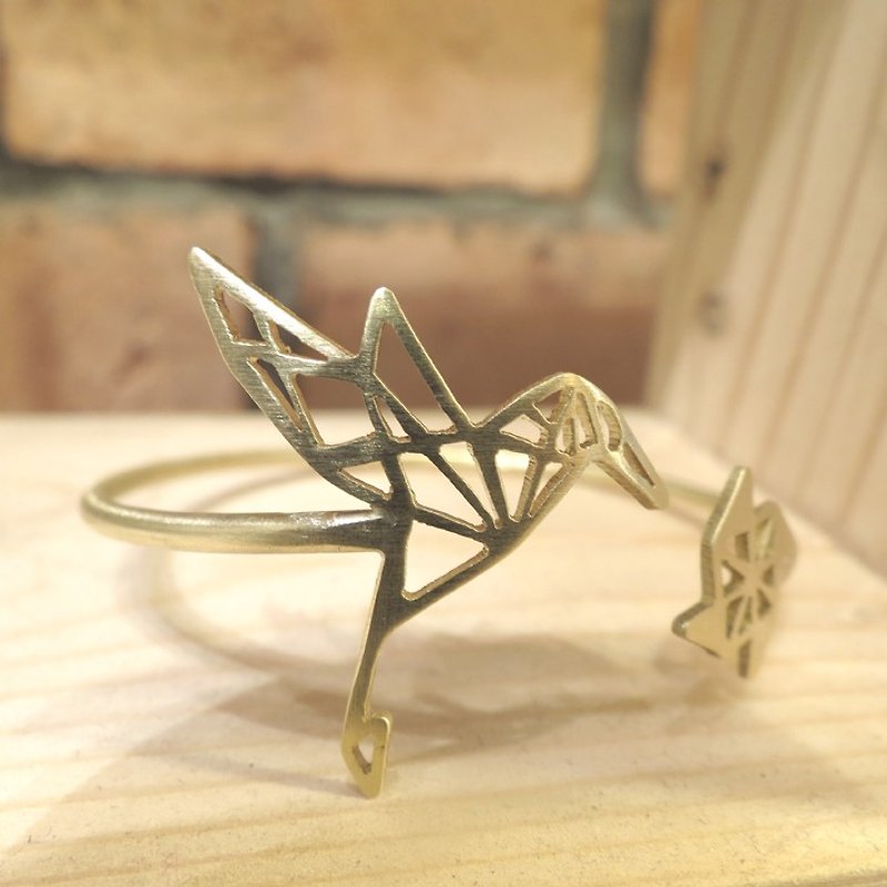 Humming bird bracelet - 手鍊/手環 - 其他金屬 黃色