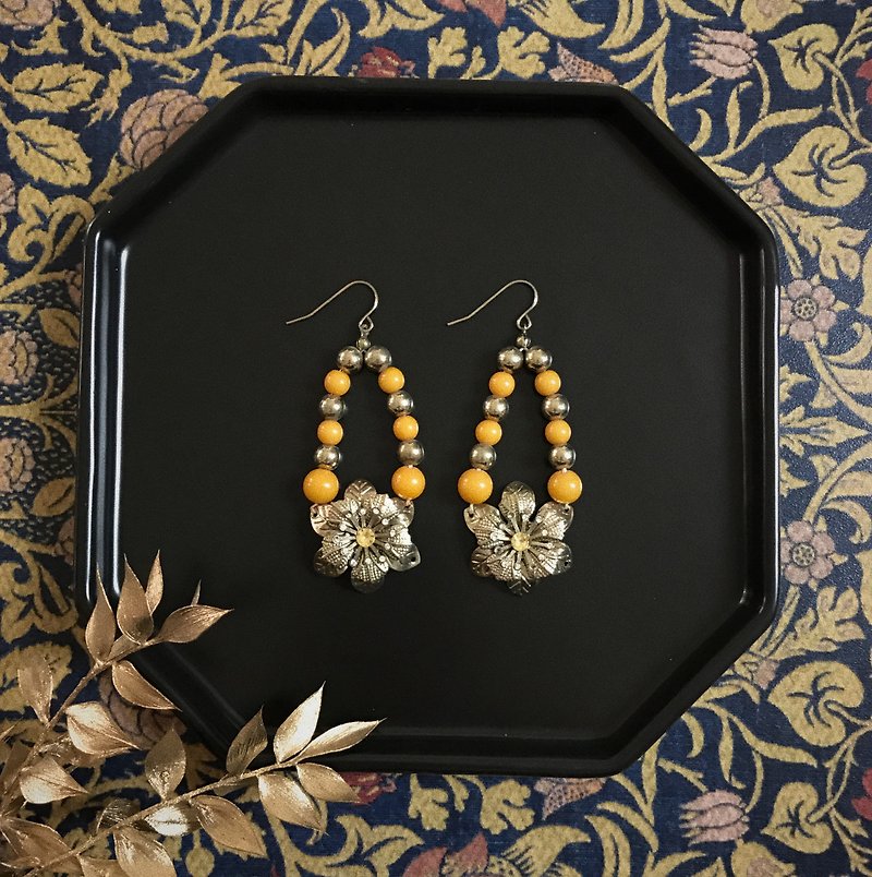Antique Earrings | Bronze and Gold Beaded Flowers | CAA049 - ต่างหู - วัสดุอื่นๆ สีทอง