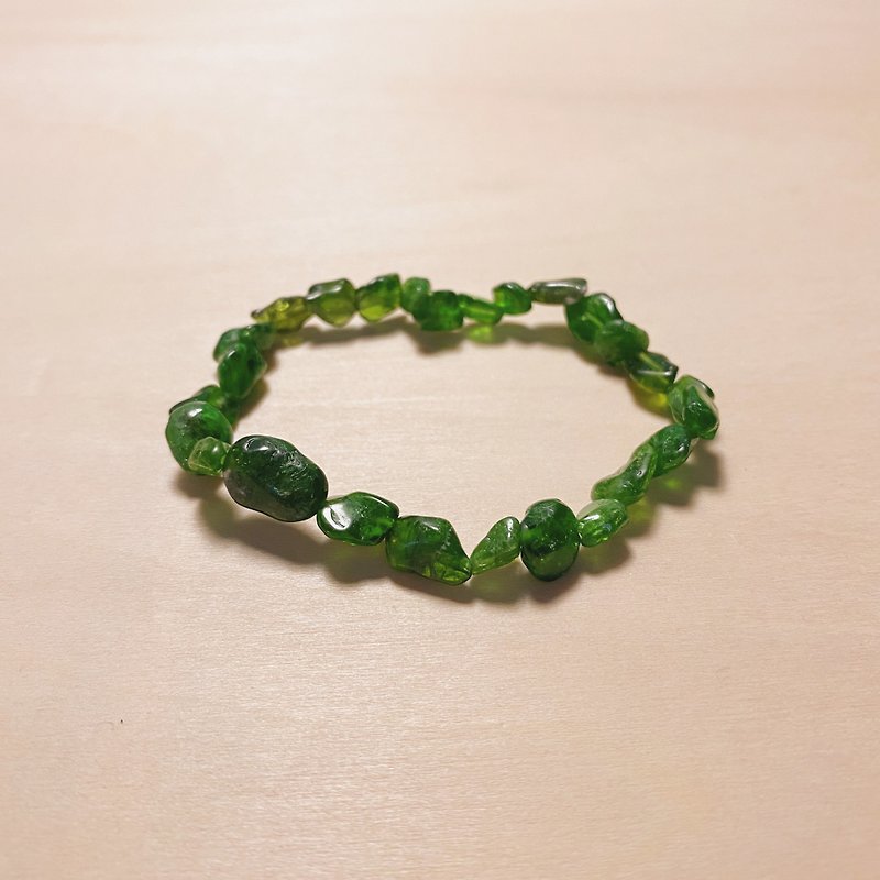 Irregular diopside bracelet - สร้อยข้อมือ - คริสตัล สีเขียว