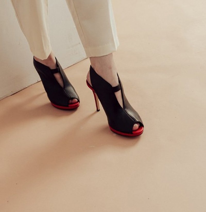 Boots-like digging small V-fork tip fine high-heeled toe leather sandals black and red - Sandals - Genuine Leather Black