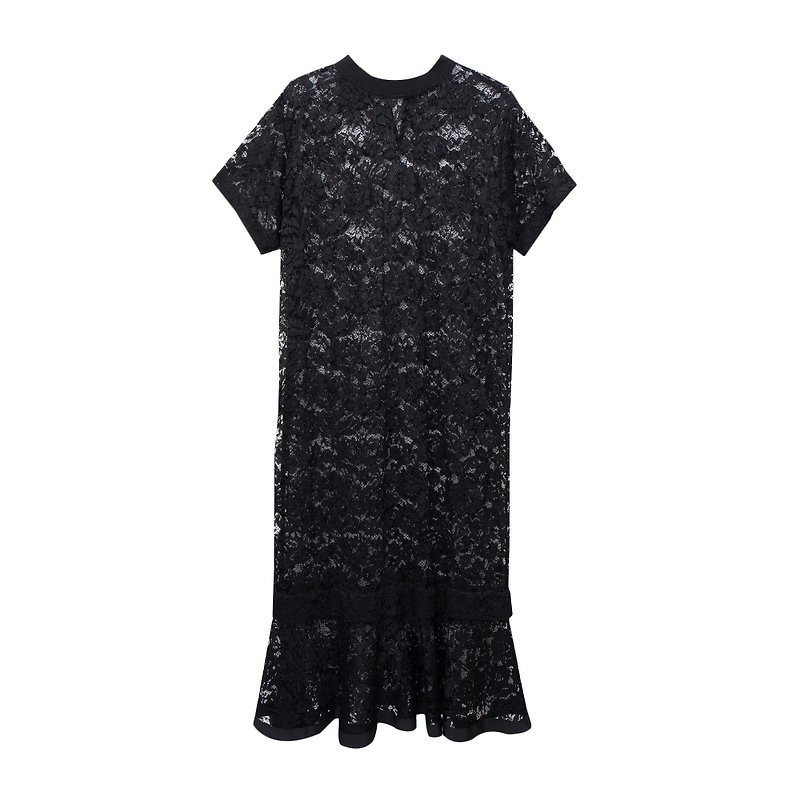 Lace wide wavy hem dress (with thin satin lining)│Who Cares Taiwanese clothing brand - ชุดเดรส - ผ้าฝ้าย/ผ้าลินิน สีดำ