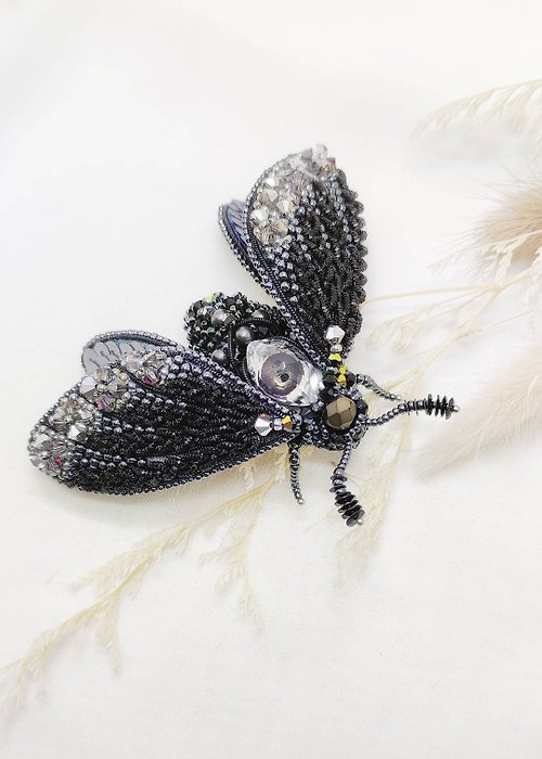 一隻蟲子 珠寶刺繡立體水晶昆蟲胸針-黑色超自然飛蛾胸針