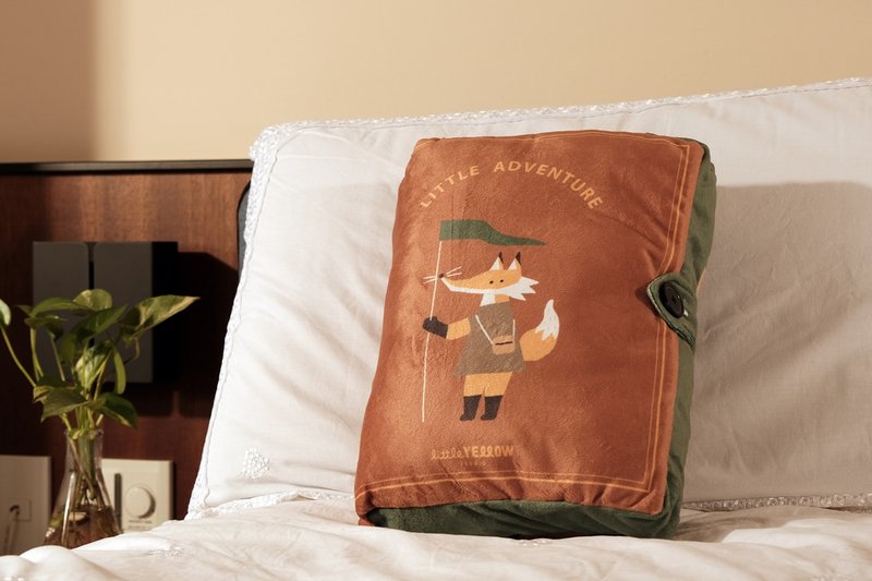 書冊造型抱枕 暖手枕 午睡枕 - Little Adventure (小瑕疵品) - 枕頭/抱枕 - 聚酯纖維 綠色