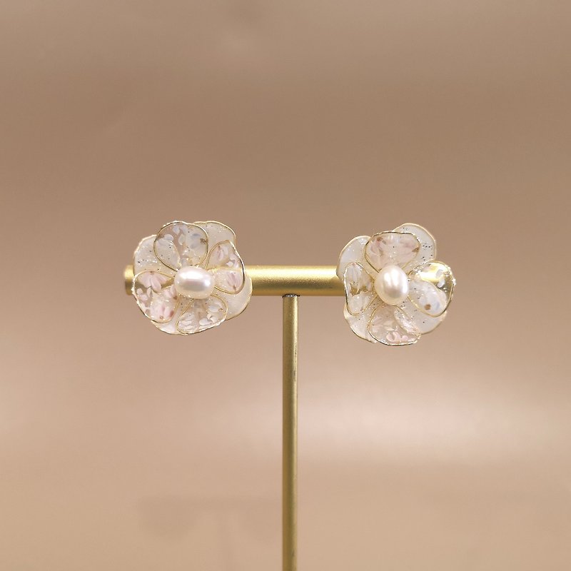 Secret Garden | Ear Needle Clip-On| Hand-painted Resin Crystal Flower Ornaments - ต่างหู - ซิลิคอน สึชมพู