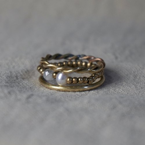 MODOMODO accessory design 飾品設計 ll 皓月 疊戴戒指 ll 黃銅戒指 月光石 淡水珍珠 天然石珍珠戒指