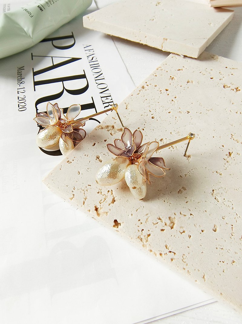 Solitaire Cotton Pearl Earrings - Earrings & Clip-ons - Resin White