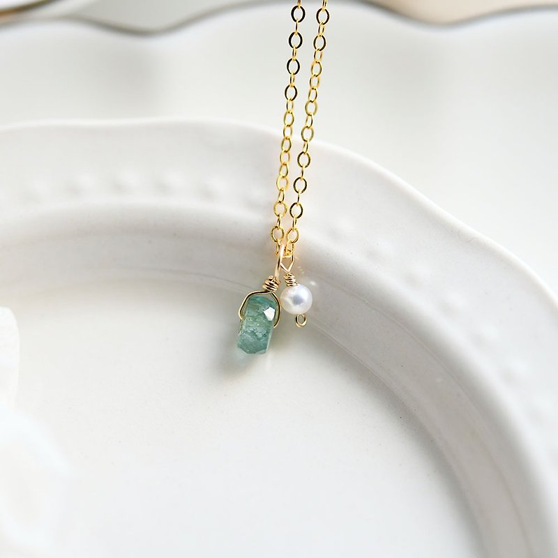 Good luck and happiness Stone emerald and petit pearl necklace that symbolizes wisdom May birthstone - สร้อยคอ - เครื่องเพชรพลอย สีเขียว