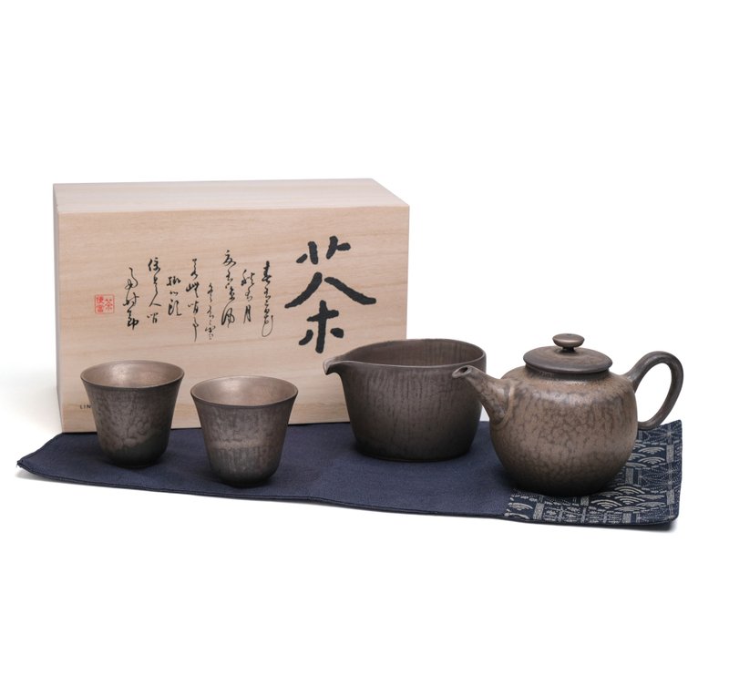 陶作坊│茶旅行_木茶便當_佇在拓黑寬壺4件組 - 茶壺/茶杯/茶具 - 陶 黑色