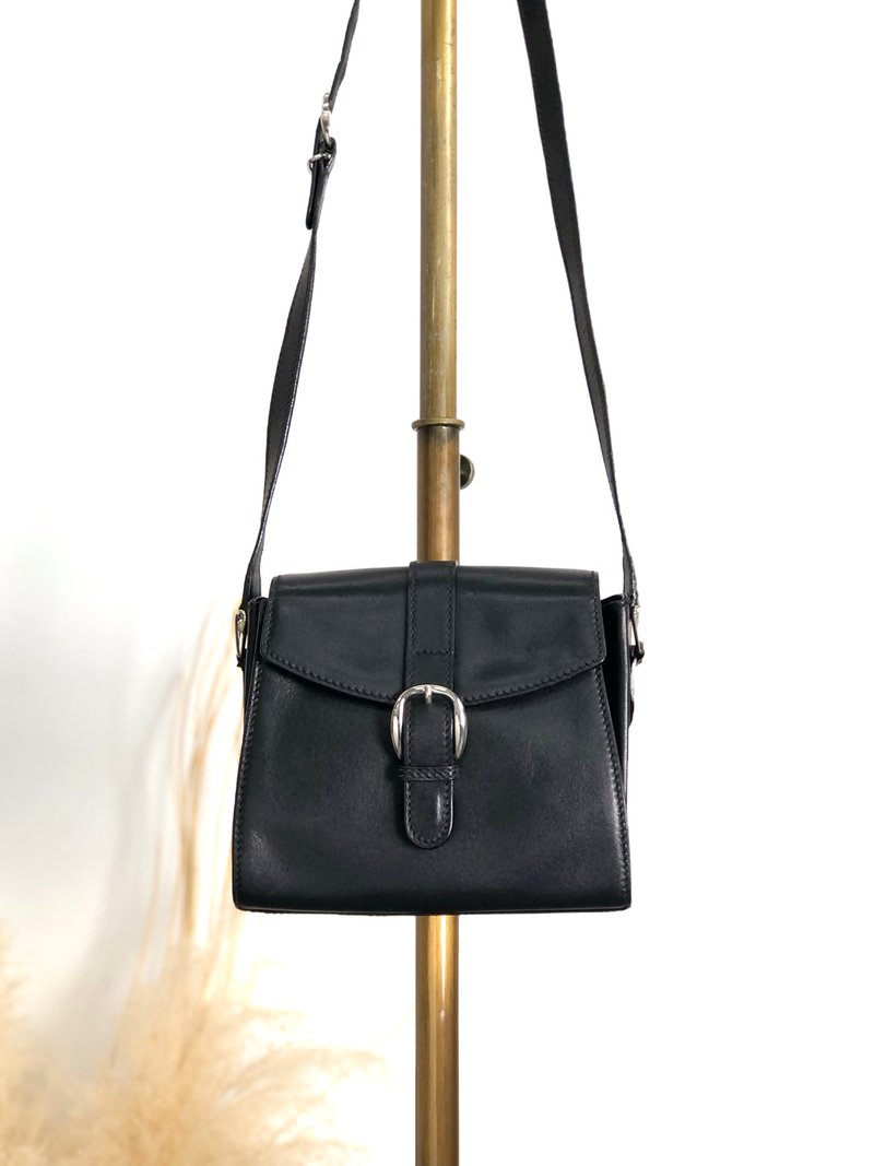 【 日本直送　名牌中古包 】GUCCI グッチ ショルダーバッグ ブラック フロントバックル レザー vintage ヴィンテージ オールド 6rzffs - 側背包/斜背包 - 真皮 黑色