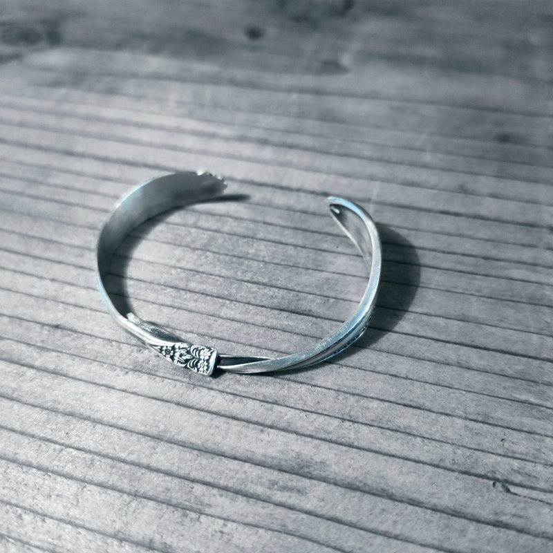 A remade design using two pieces. Japanese antique Silver spoon bangle_0862 Retro vintage - สร้อยข้อมือ - เงินแท้ สีเงิน