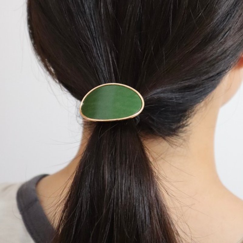 革の宝石 ルガトーを使った カーブヘアゴム - 髮夾/髮圈 - 真皮 綠色