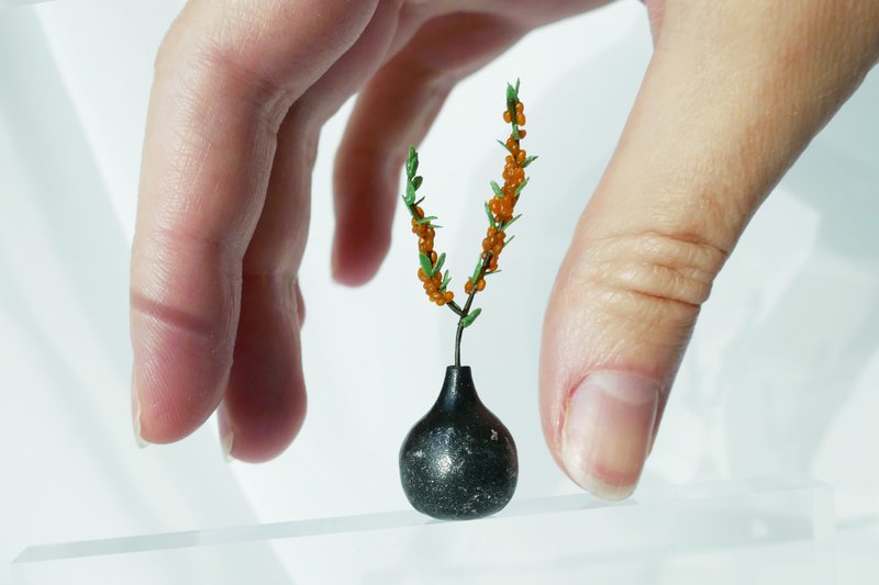 ดินเหนียว อื่นๆ สีส้ม - 1:12 polymer clay miniature | Sea buckthorn in a vase