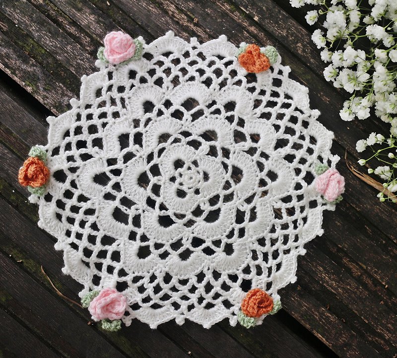 -Rose Small hand-made lace roses. Lace pad - Coasters - Cotton & Hemp White
