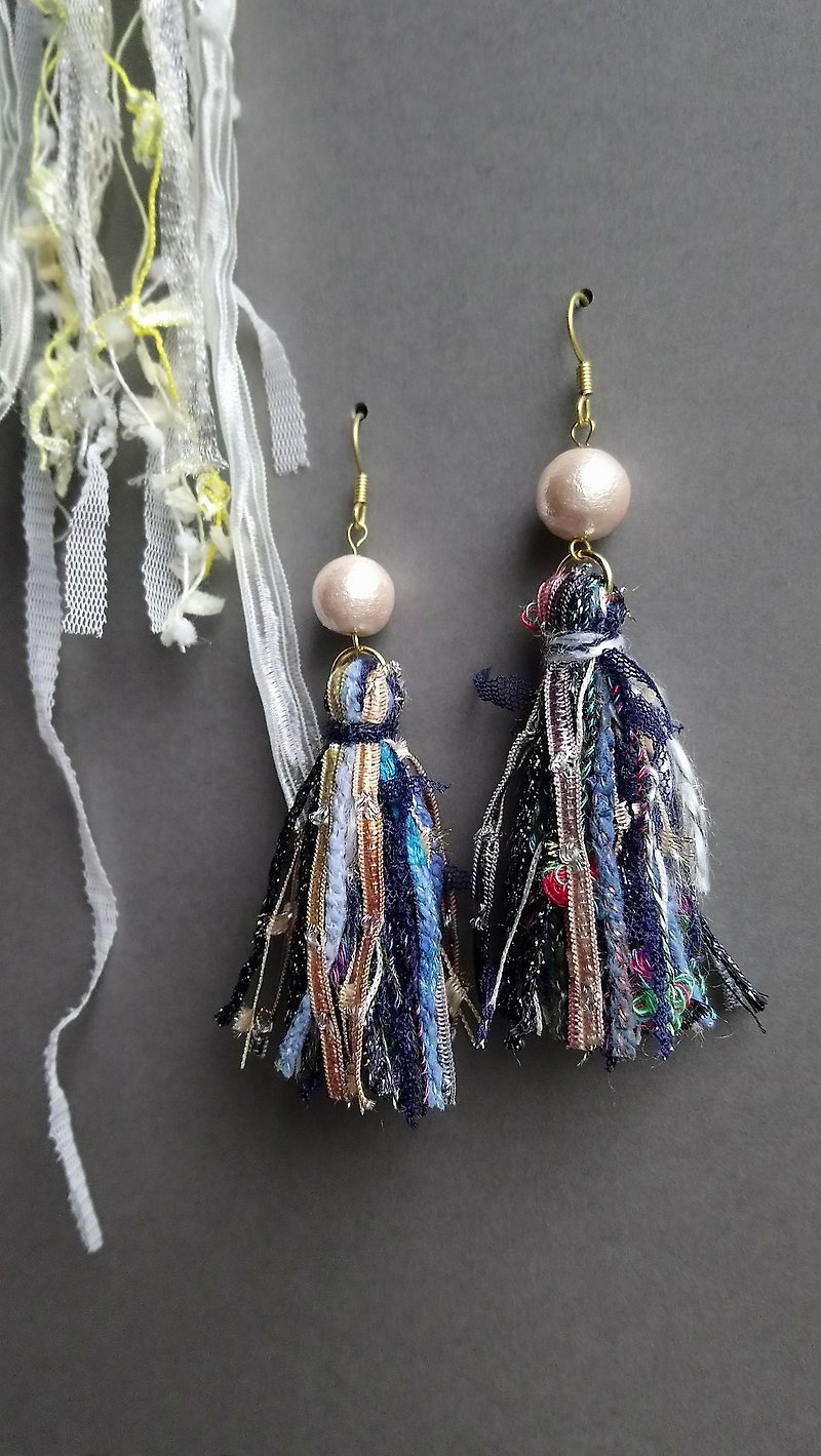 Ming Lan Gyi Sada Line and Cotton Pearl Earrings - ต่างหู - ผ้าฝ้าย/ผ้าลินิน สีน้ำเงิน
