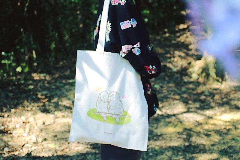 【Animal series】#4 Parrot canvas bag under the cherry tree - กระเป๋าแมสเซนเจอร์ - วัสดุอื่นๆ ขาว