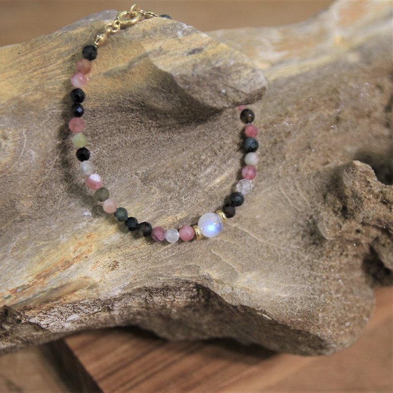 << Tourmaline and Moonstone>> Natural Stone Bracelet - สร้อยข้อมือ - เครื่องประดับพลอย หลากหลายสี