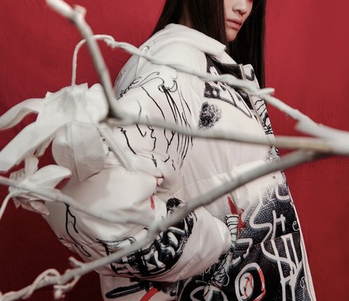 毛哩 Mooly 【塗鴉】90白鴨絨帶帽短款羽絨服
