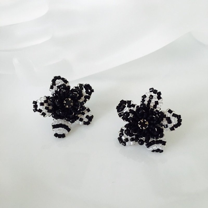 5 Monotone Earrings ~ Flower of Monochrome ~ - ต่างหู - เครื่องเพชรพลอย สีดำ