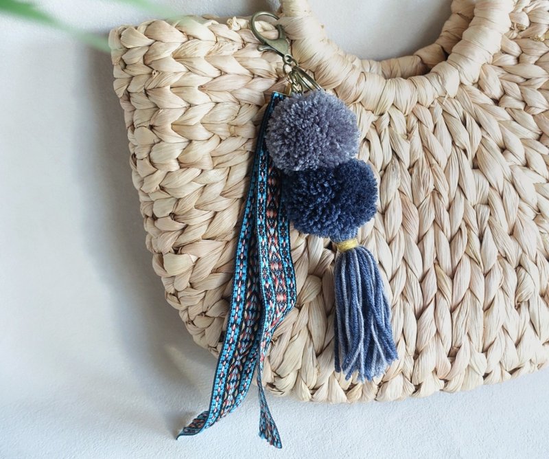 旅行中的漫步日記/毛球民俗吊飾/亞馬遜石掛飾 - 吊飾/掛飾 - 其他材質 