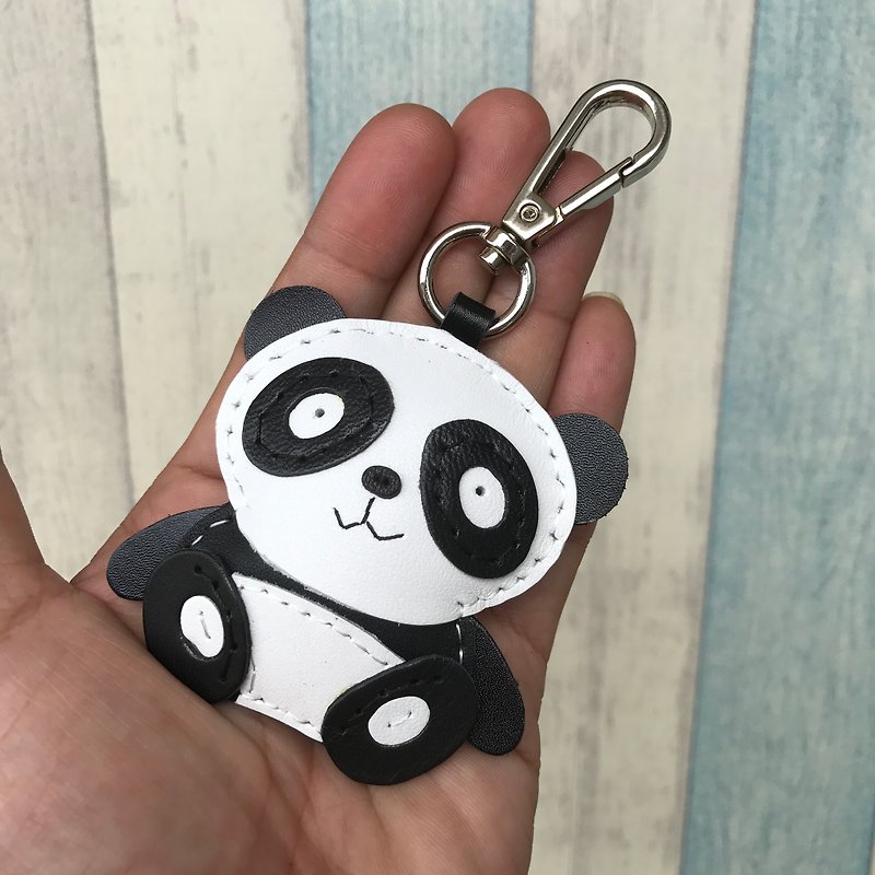 Healing small things black/white panda hand-stitched handmade leather keychain small size - ที่ห้อยกุญแจ - หนังแท้ 