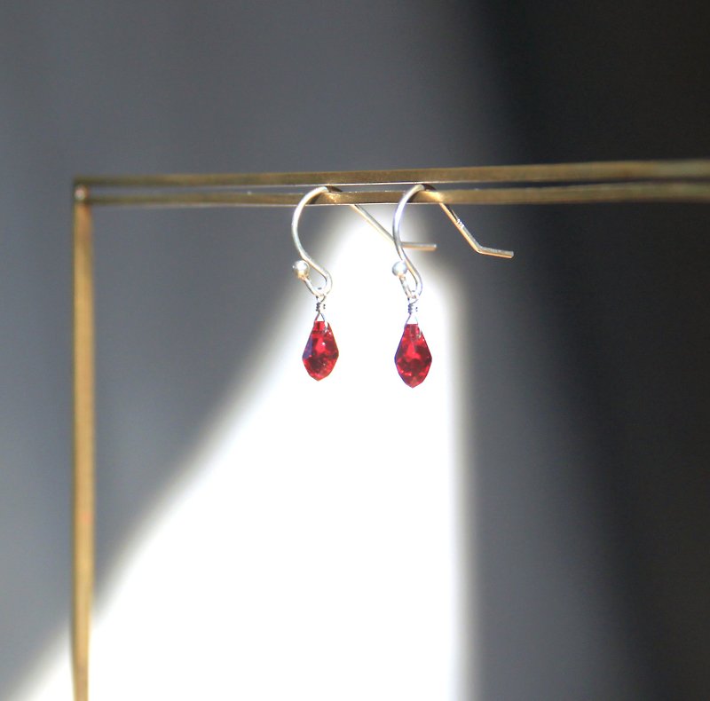 Minimalist Series-Charm Burgundy-Red Opal-925 Sterling Silver Handmade Earrings Free Change Clip-on Silver Gift Packaging - ต่างหู - โลหะ สีแดง