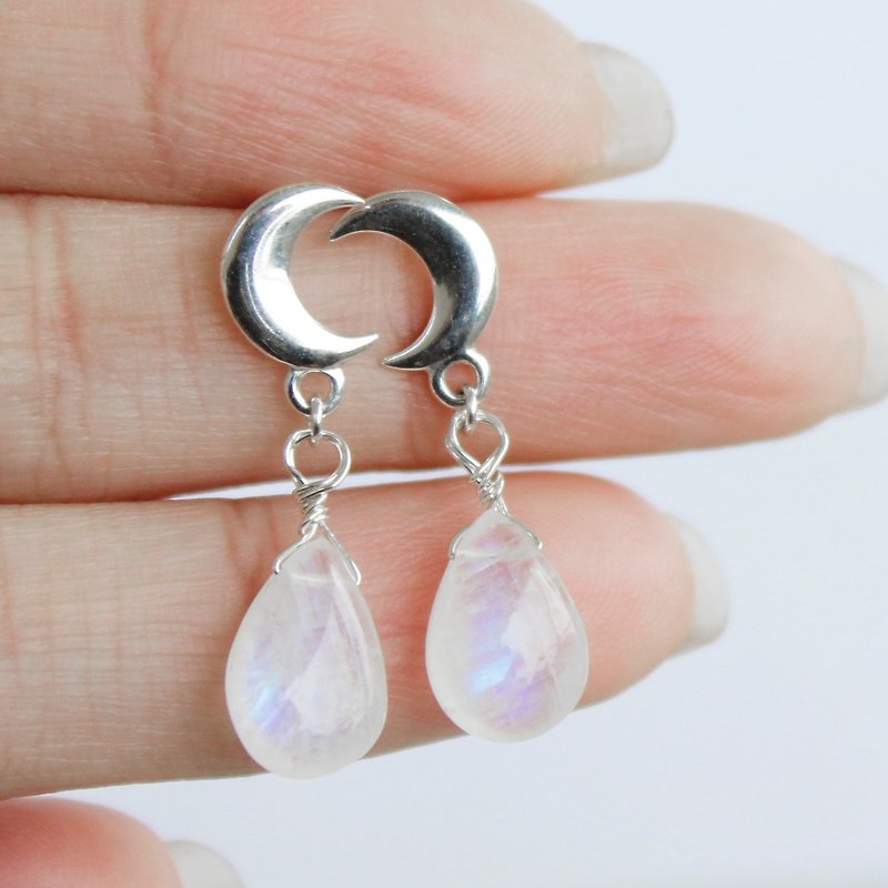 Moon drop 925 sterling silver moonstone earrings blue light ultra-fine and small Wenqing beauty - Earrings & Clip-ons - Gemstone White