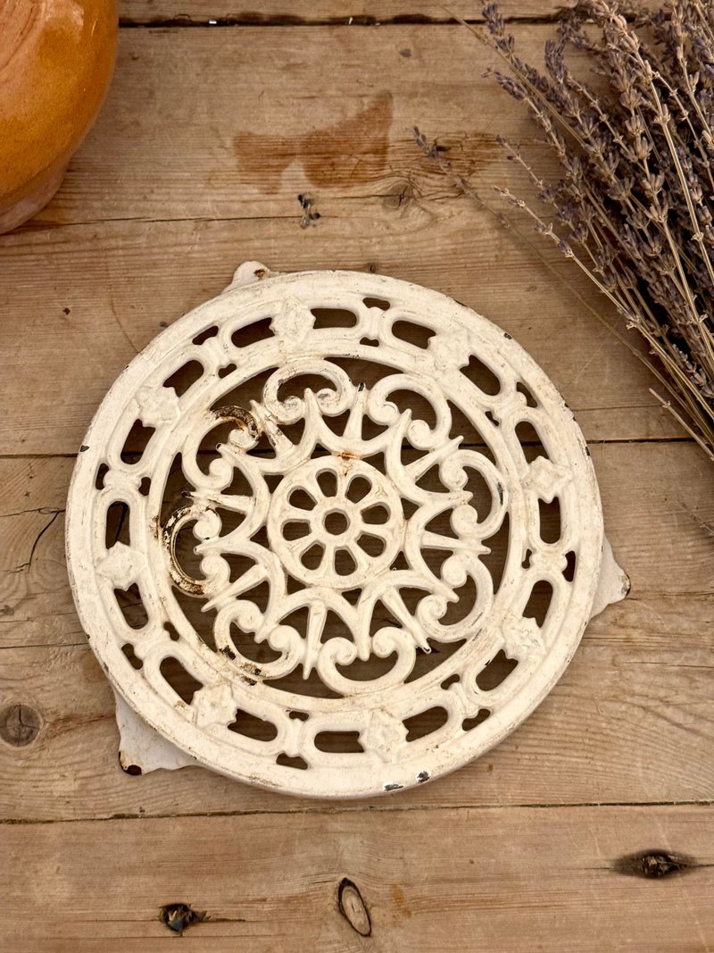 Antique French Cast Iron Trivet of Decotec - ของวางตกแต่ง - โลหะ 