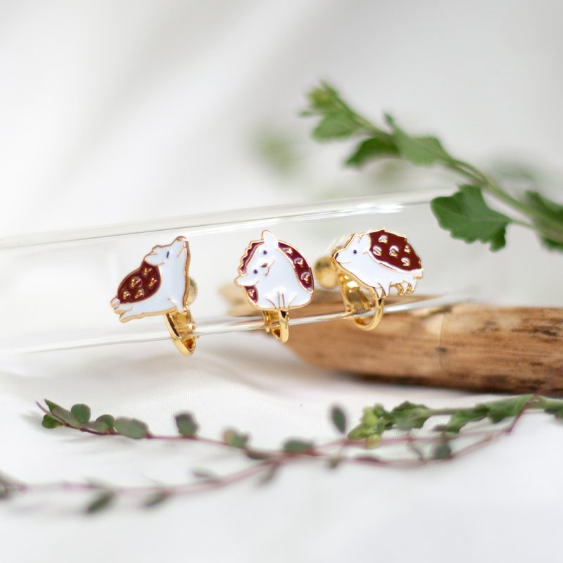 刺蝟琺瑯耳夾耳環 港台聯名手工飾品 【刺身小姐x Little OH!】 - 耳環/耳夾/耳骨夾 - 琺瑯 咖啡色