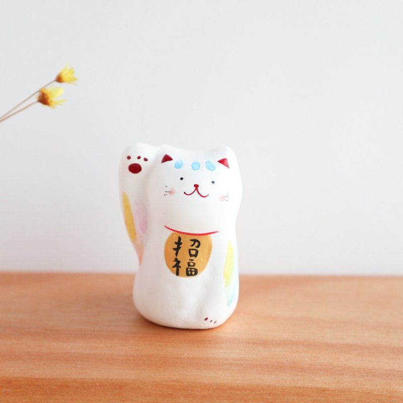 colorful beckoning cat figurine. manekineko - ของวางตกแต่ง - กระดาษ 