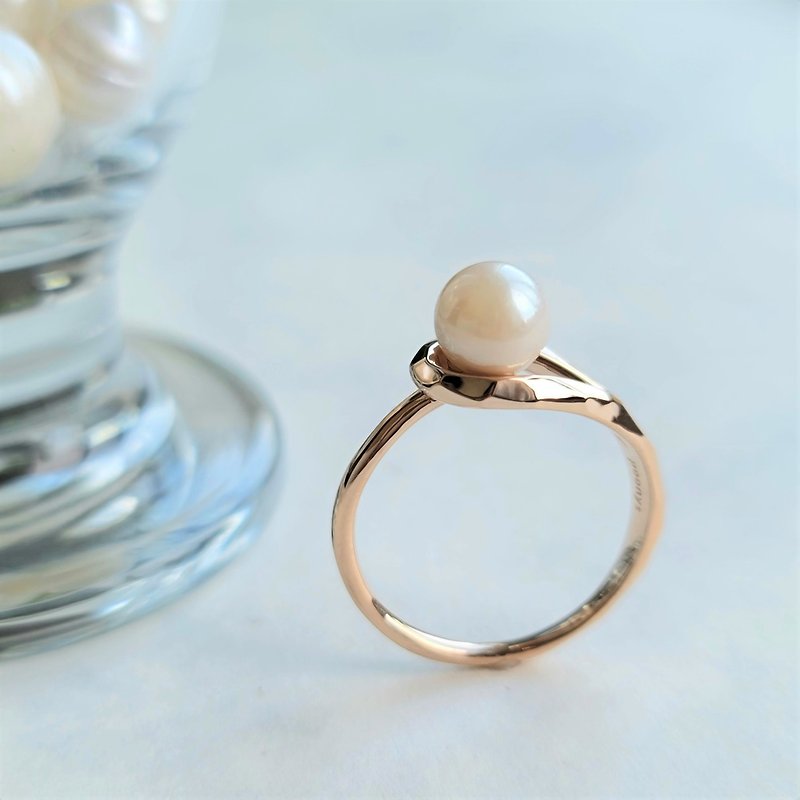 Single Akoya Pearl Elegant Hammered Ring Pink Gold / Free Shipping PY-289 - แหวนทั่วไป - เงินแท้ สึชมพู