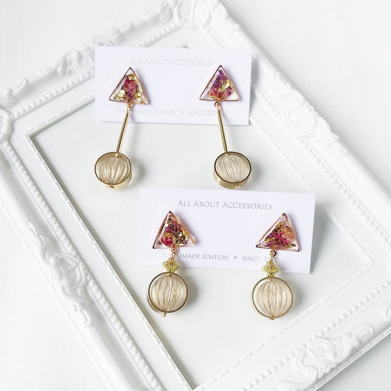 Eternal Flower Series - Small triangular immortality flower Japanese beads earrings / ear clip - ต่างหู - วัสดุอื่นๆ สีแดง