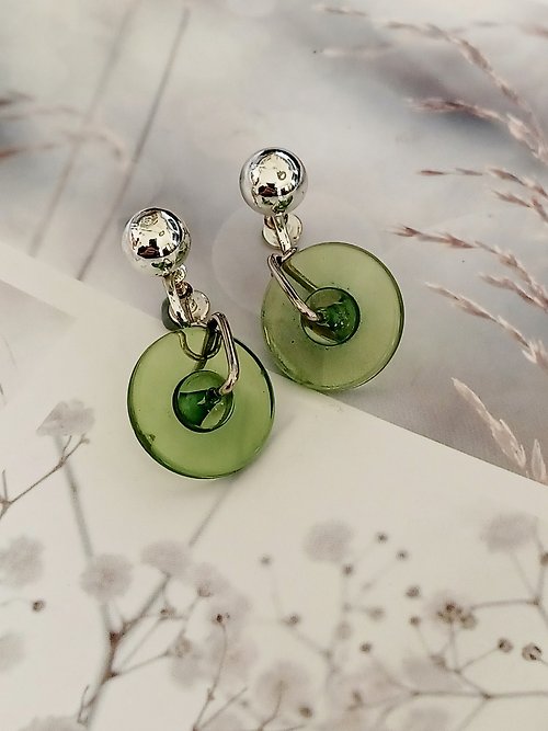 老時光製造所 vintage jewelry 透明綠環型夾式耳環